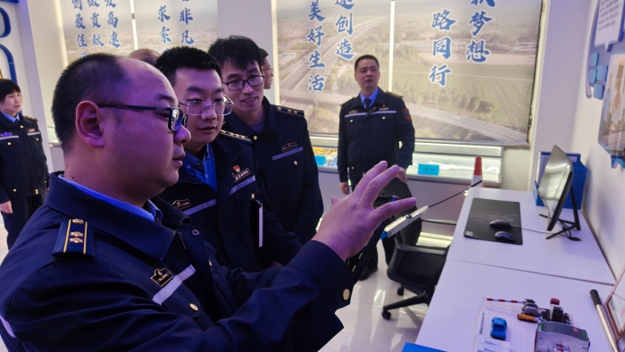 D:\内业综合岗\14.宣传工作\稿件\2025年\2025.10-2025.12\20251031京哈北线分公司赴石安分公司进行学习交流\创新成果展示